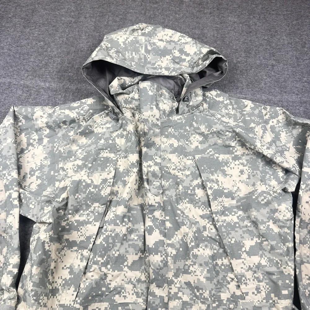 US Military Gen III Extreme Cold Wet Weather Jacket Gore Tex Digital Camo MEDIUM
